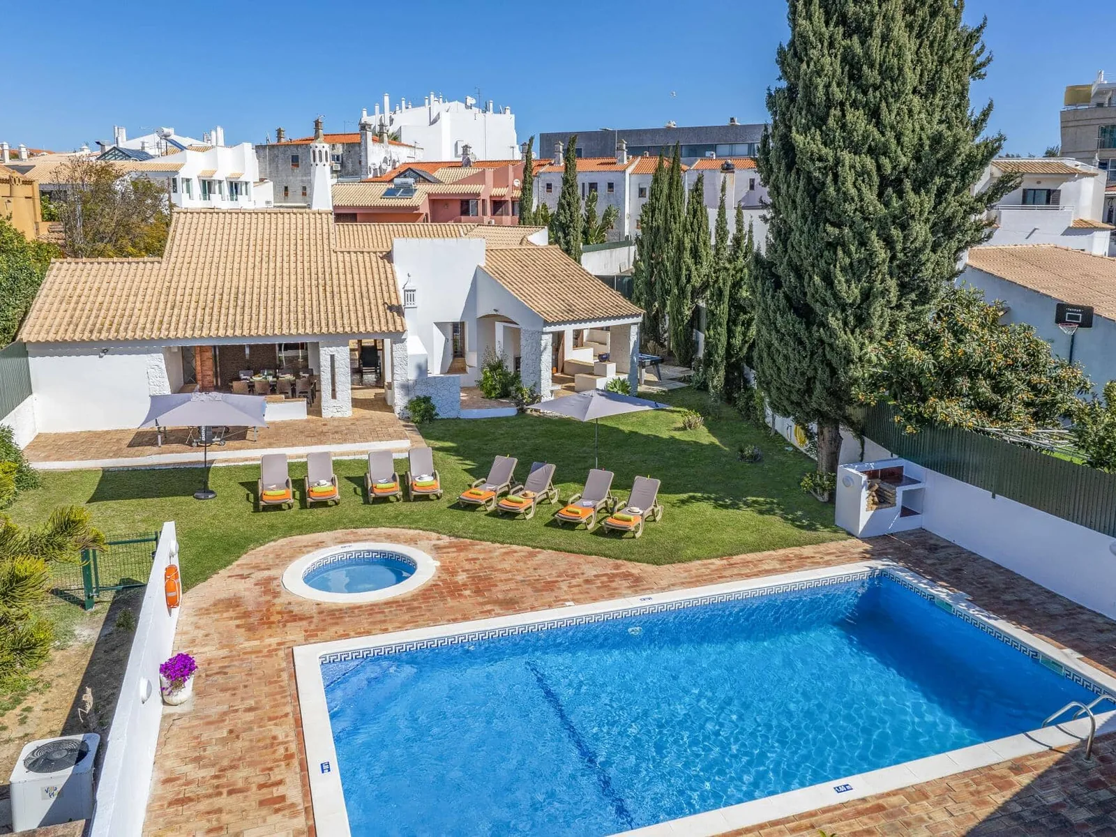 Villa Osborne in Oura Beach